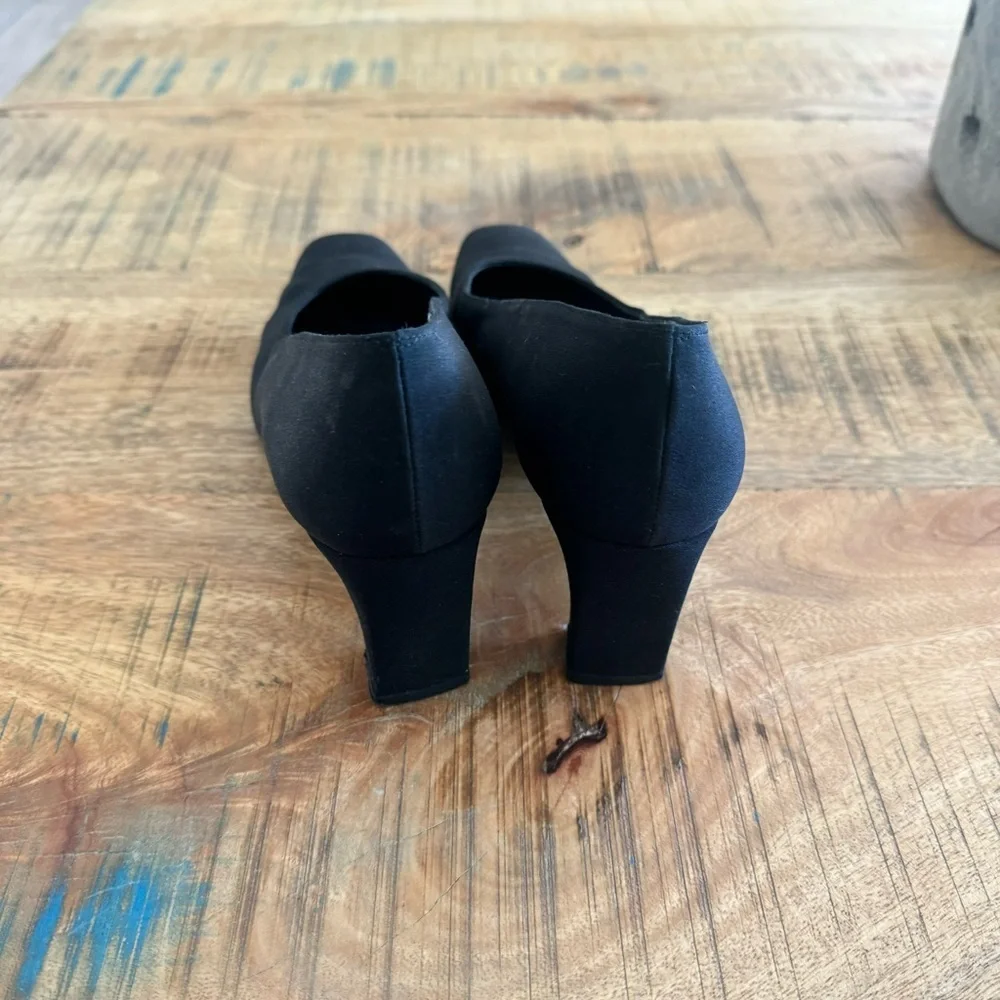 Stuart Weitzman Viclassy Cordine Heel Pumps in Black Canvas Size 10.5 AA